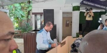 Domingo Contreras vota y llama a la ciudadanía a acudir a las urnas
