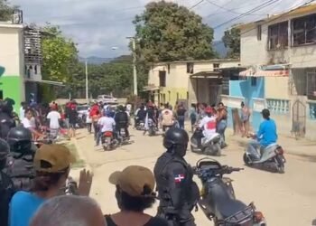 En medio de contingente policial sepultan a “Radio”, acusado por muerte del tío de exdirector PN