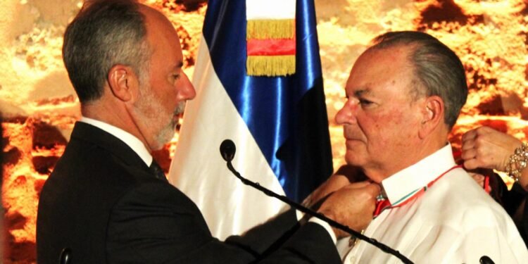 Frank Rainieri Marranzini recibe la condecoración honorífica de «Comendador»