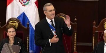 Abinader tiene que inaugurar 30 obras este mes para no violar la ley electoral.