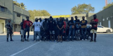 Apresan hombre en San Juan transportando a 19 haitianos ilegales en una yipeta