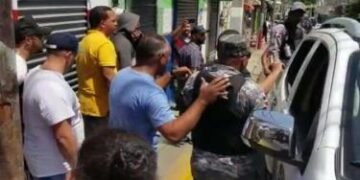 Autoridades incautan medicinas vencidas en puestos de venta de muestras médicas en Moca