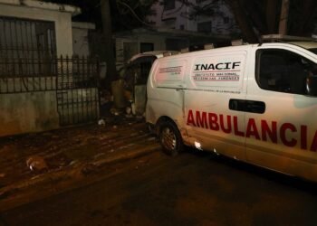 Casa abandonada representa un peligro para residentes del sector Los Prados
