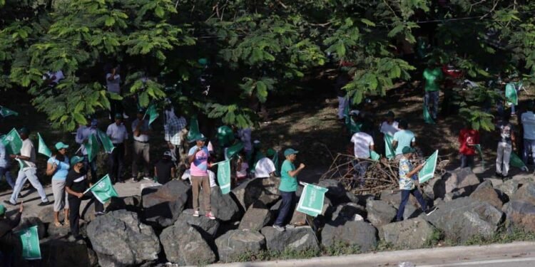 Fuerza del Pueblo no toma pausa en Semana Santa y realiza bandereos