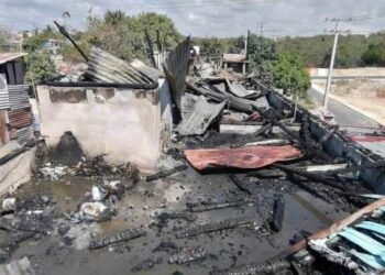 Incendio consume dos apartamentos en barrio Georges de La Romana