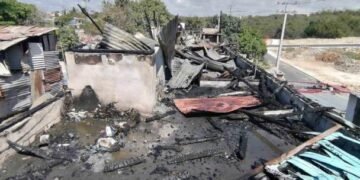 Incendio consume dos apartamentos en barrio Georges de La Romana