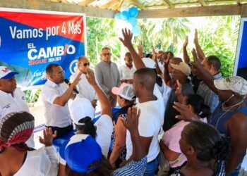 Víctor Pichardo juramenta en el PRM ex miembros Fuerza del Pueblo en Samaná