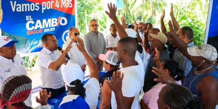 Víctor Pichardo juramenta en el PRM ex miembros Fuerza del Pueblo en Samaná