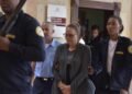 Arresto domiciliario y grilletes a mujer acusada de pagar por muerte de su esposo