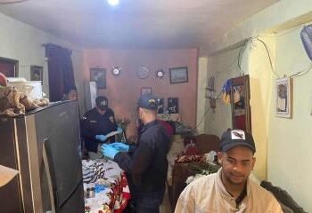 Cuerpo de bisabuela de niña ultimada en asalto en la Gómez presenta «una herida punzante»