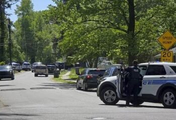 Delincuente mata a tres policías y hiere a cinco que lo fueron a apresar en Carolina del Norte