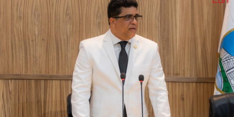 Dío Astacio asume como alcalde y le declara la guerra a la basura, delincuencia e inundaciones