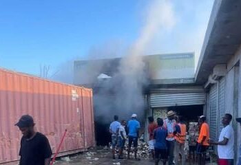 Incendio consume almacén de productos para exportación en Elías Piña