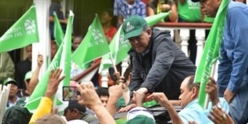 Leonel Fernández moviliza a sus simpatizantes en Santo Domingo Este