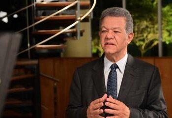 Leonel se reunirá cada lunes con la prensa