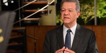Leonel se reunirá cada lunes con la prensa