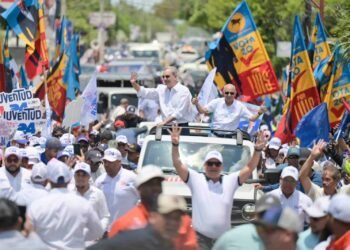 Luis Abinader realiza caravanas junto a candidatos congresuales en las provincias del noroeste