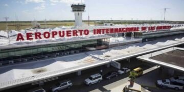 Migración asegura que solucionó problema técnico con el sistema de registro en el AILA