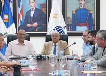 El Minerd y ADP presentan propuestas en primera reunión para aumento salarial de docentes