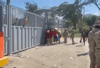 Protestan en Elías Piña por nuevo impuesto a exportaciones hacia Haití