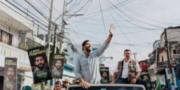 Robert Martínez formaliza inscripción como candidato a diputado ante la JCE