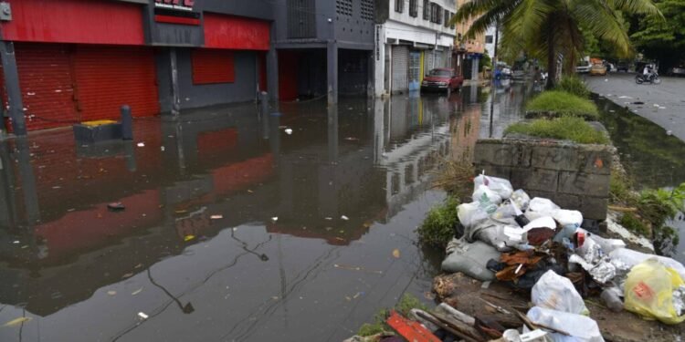 Se registran inundaciones en el Gran Santo Domingo, La Vega y Santiago