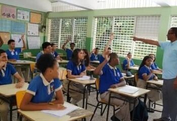 Solo docentes que cumplen con los requisitos ingresarán al sistema educativo