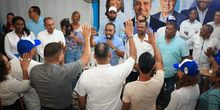 PRM juramenta a ex candidato alcalde del PLD en Las Terrenas, Samaná
