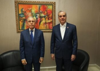 Abinader visita a Danilo Medina en la sede del PLD para abordar situación en Haití