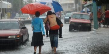 Tras varios días bajo polvo sahariano, llegan las lluvias a RD: vaguada y onda tropical traerán alivio este fin de semana