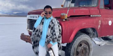Felipe Bacca en el Salar de Uyuni: Un Viaje por la Magia y Tradición de Bolivia
