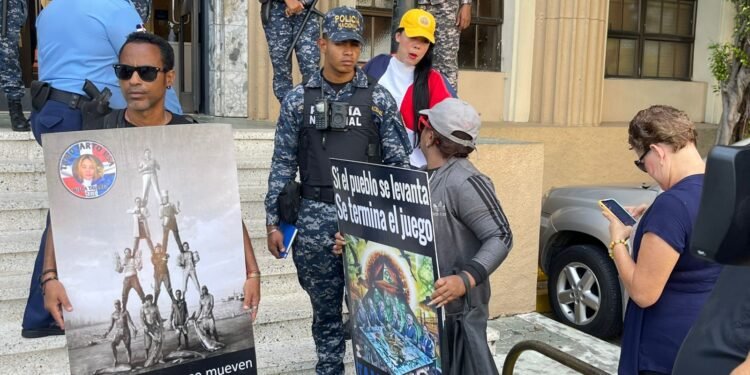 Palacio de Justicia DN fuertemente custodiado previo a coerción a Ángel Martínez