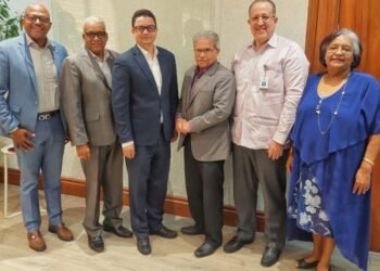 CMD y Ministerio de Hacienda analizan salarios de los medicos pensionados
