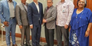 CMD y Ministerio de Hacienda analizan salarios de los medicos pensionados