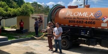 Directora del Distrito Educativo 07-02 realiza jornada de revisión y limpieza de pozos sépticos en centros educativos de Salcedo