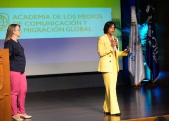 Docentes y periodistas refuerzan capacidades para combatir la desinformación sobre migración en República Dominicana