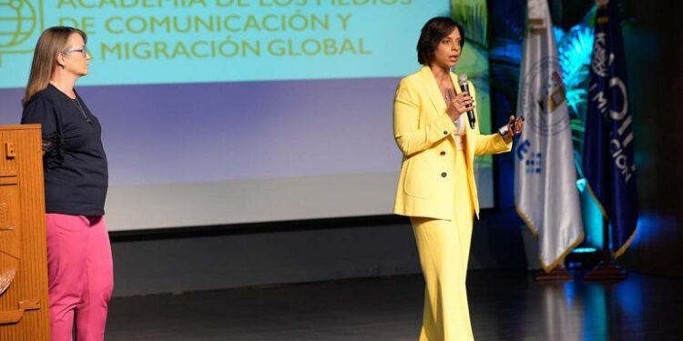 Docentes y periodistas refuerzan capacidades para combatir la desinformación sobre migración en República Dominicana