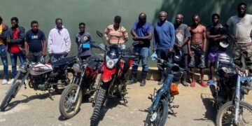 Ejército detiene 12 haitianos indocumentados en cinco motocicletas durante operativos en Montecristi