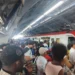 Largas filas continúan por suspensión del servicio del Metro en Villa Mella