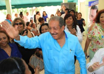 Inicia cortejo fúnebre de Fello Suberví con tributos institucionales en su honor