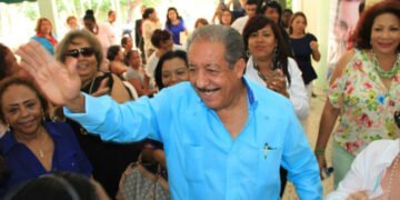 Inicia cortejo fúnebre de Fello Suberví con tributos institucionales en su honor
