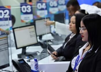 Instituciones públicas inician hoy su nuevo horario laboral escalonado