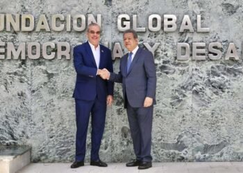 Leonel Fernández y Luis Abinader sostienen encuentro en Funglode para abordar la crisis haitiana