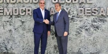 Leonel Fernández y Luis Abinader sostienen encuentro en Funglode para abordar la crisis haitiana