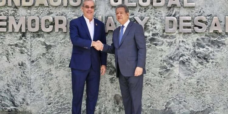 Leonel Fernández y Luis Abinader sostienen encuentro en Funglode para abordar la crisis haitiana