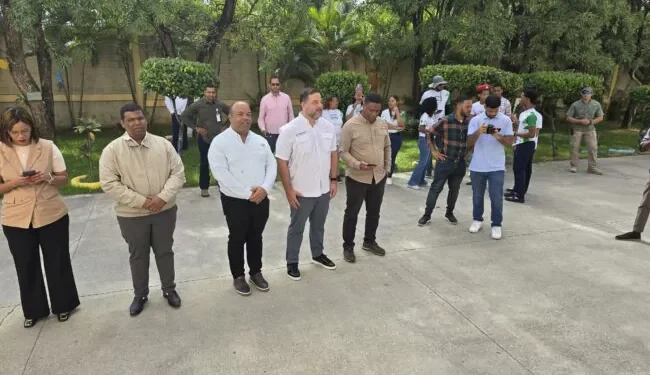 Ministro Medio Ambiente revela autorizó corte de árboles en Centro Olímpico «porque se evidenció que están afectando la calzada, parte del asfalto y otras infraestructuras»