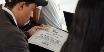 MIVED realiza jornada de firma de contratos de títulos de propiedad en Villa Progreso del Este