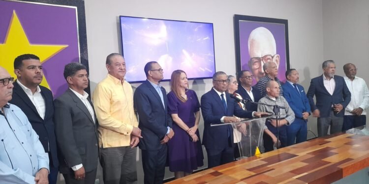 PLD dice que una persona dura una hora en el tapón; presenta 11 propuestas al caos vehicular