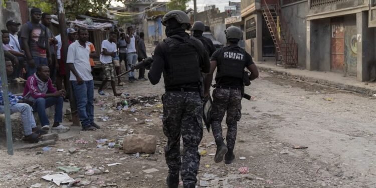 Policía de Haití golpea a banda armada en su bastión y da muerte a varios de sus miembros