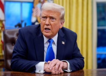 Trump declara el estado de emergencia tras las inundaciones que dejan al menos 70 muertos, entre ellos numerosos niños